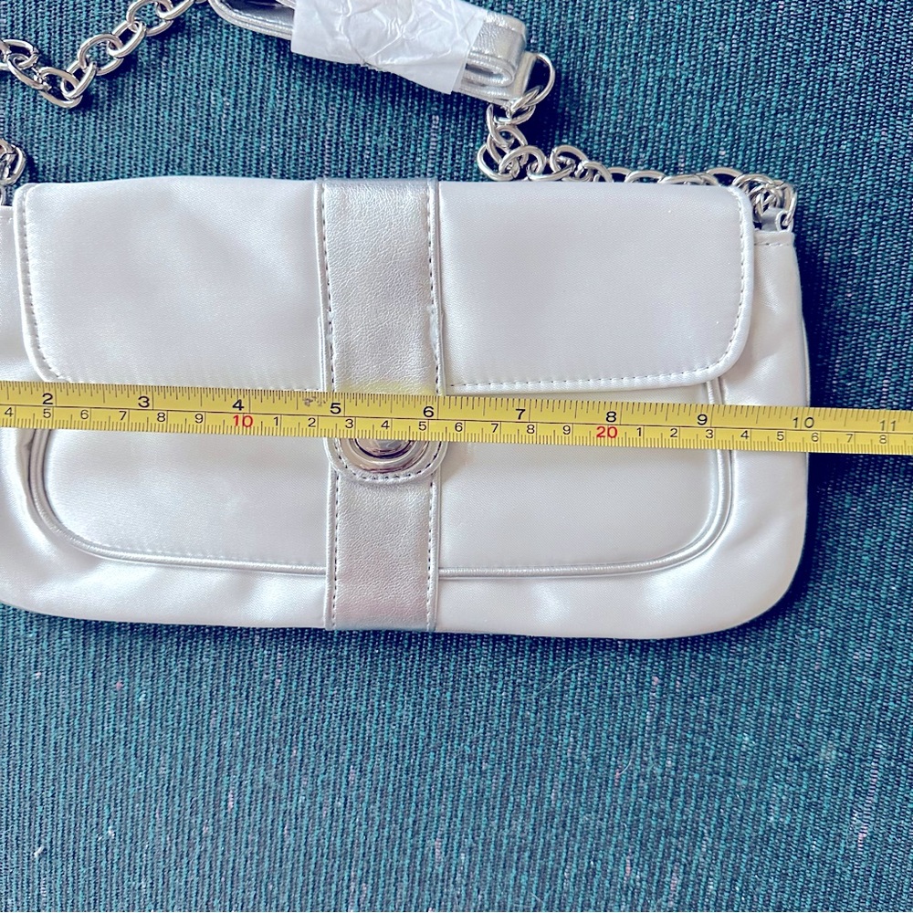 NWOT SILVER CLUTCH/ with chain strap - Picture 7 of 9